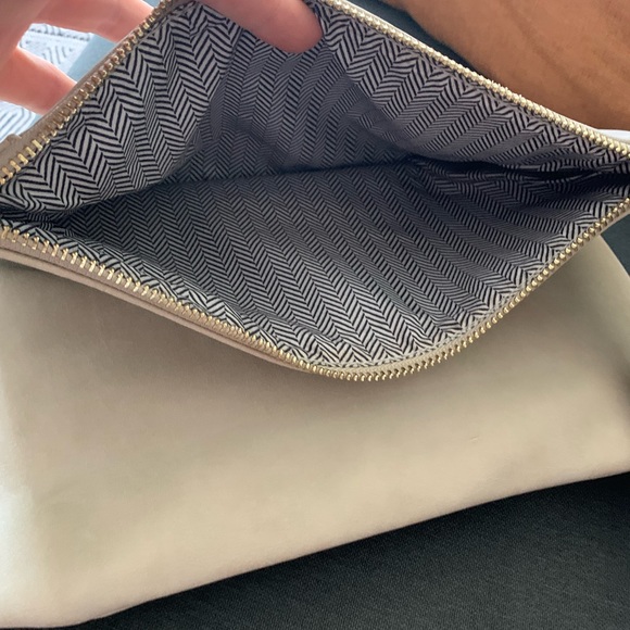 fold over clutch tassel zipper closure - Picture 4 of 8